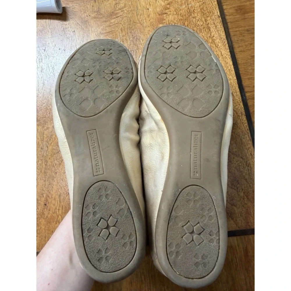 Naturalizer Women's 7 Ballet Flats N5 Comfort Leather Tan Gold Studs Shoes Metal